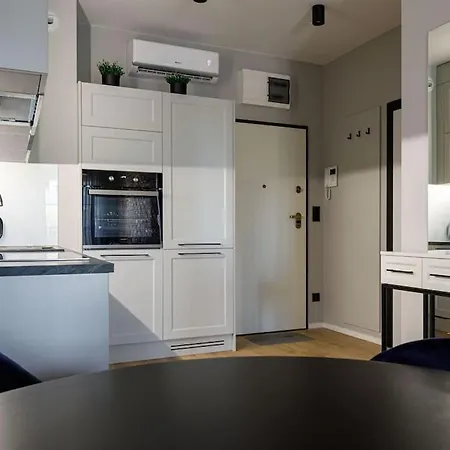 Close-urban Chic - Cozy And Modern Apartment- Jana Pawla 아파트